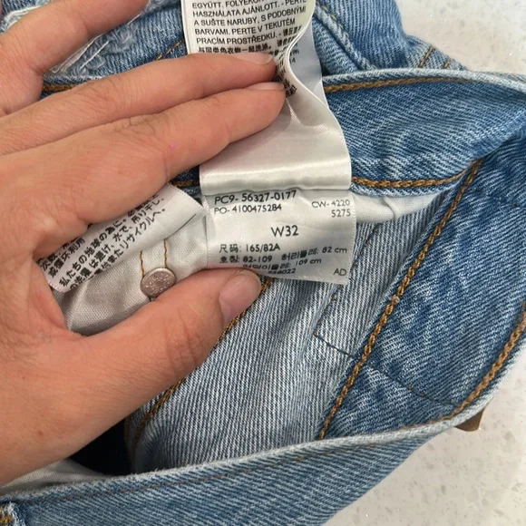 Levi’s 501 Light Wash Distressed Jean Shorts Size W 32 - Picture 7 of 7